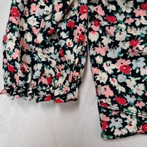 URBAN Outfitters Puff Sleeve Cropped Top - Picture 12 of 12